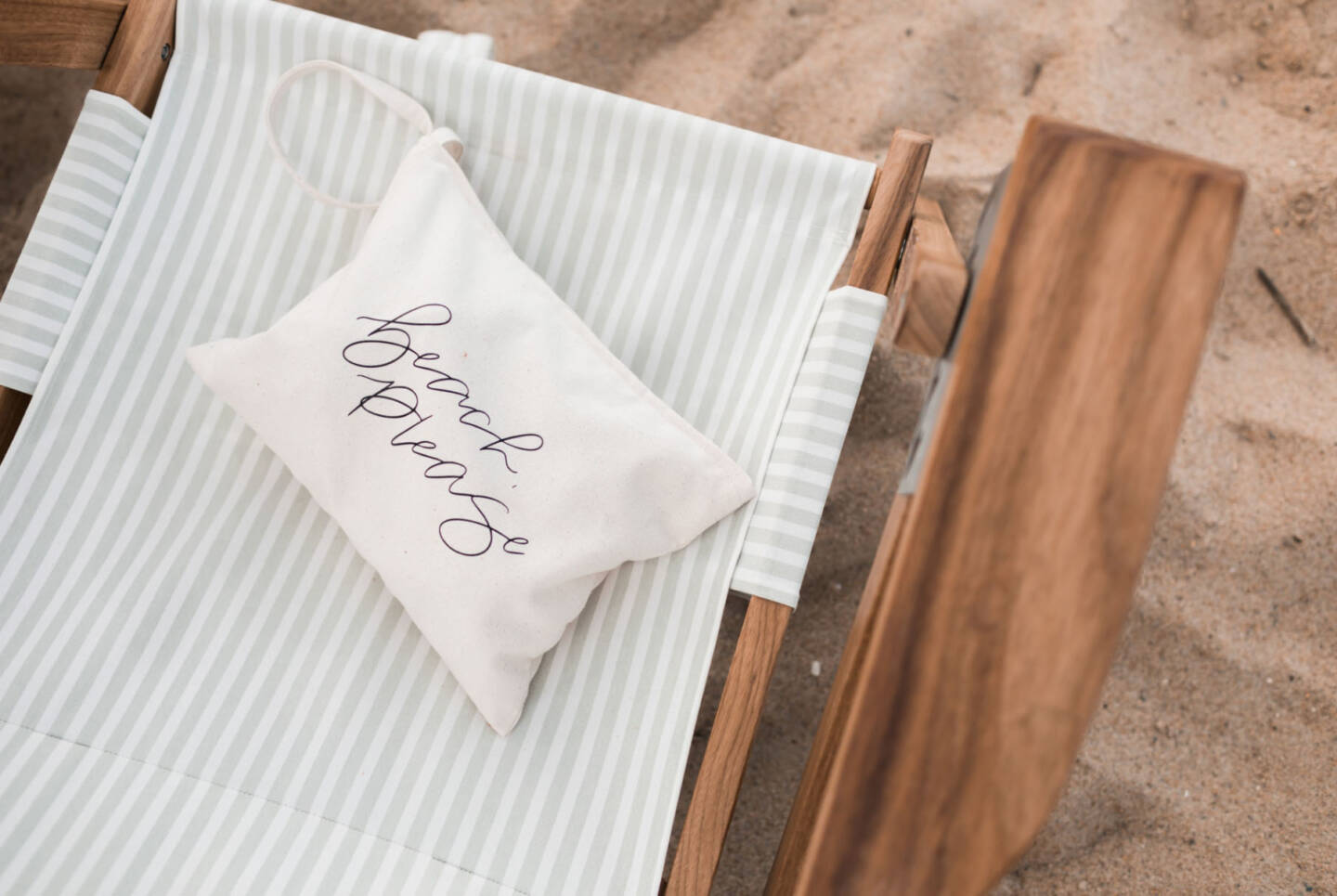 Tentes, serviettes, fauteuils et accessoires de plage rétro // Hellø Blogzine blog deco & lifestyle www.hello-hello.fr