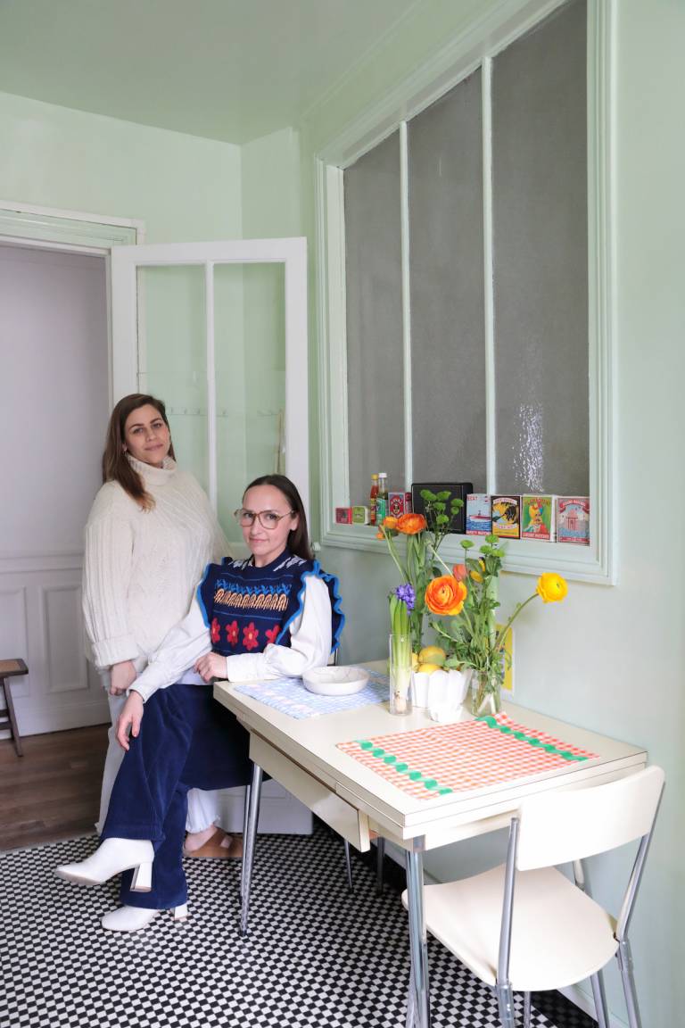 L'appartement haussmannien moderne et coloré de Girlzpop // Hellø Blogzine blog deco & lifestyle www.hello-hello.fr