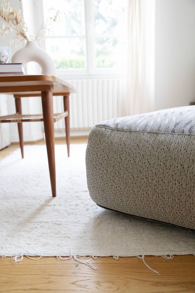 Raoul est le pouf recyclé imaginé par Les Maturins. Il est fabriqué à partir de bouteilles plastiques issues de déchets marins et de chutes de matelas // Hellø Blogzine blog deco & lifestyle www.hello-hello.fr