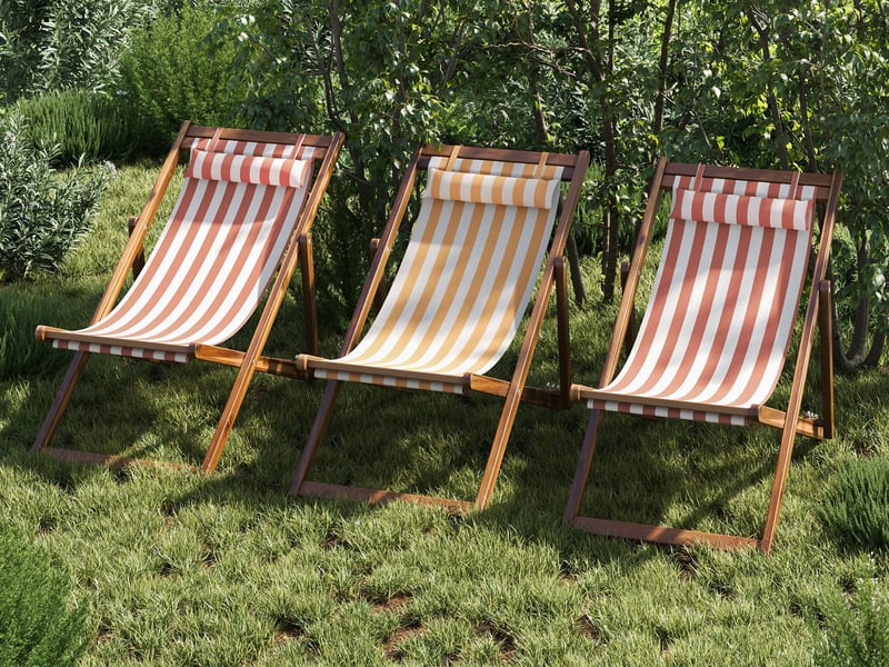 Envie d’un extérieur aussi beau qu’un salon ? Découvrez notre sélection de transats de jardin design, bains de soleil en bois, modèles rétro à rayures et chaises longues tendance pour créer un espace outdoor ultra déco. // Hellø Blogzine blog deco & lifestyle www.hello-hello.fr