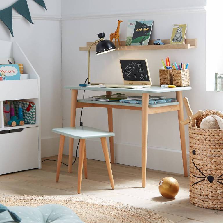Chambre d'enfants : un joli coin bureau // Hellø Blogzine blog deco & lifestyle www.hello-hello.fr