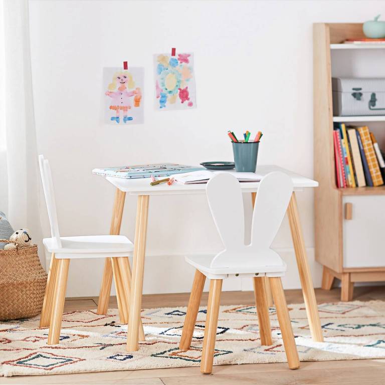Chambre d'enfants : un joli coin bureau // Hellø Blogzine blog deco & lifestyle www.hello-hello.fr