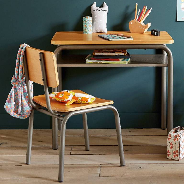 Chambre d'enfants : un joli coin bureau // Hellø Blogzine blog deco & lifestyle www.hello-hello.fr
