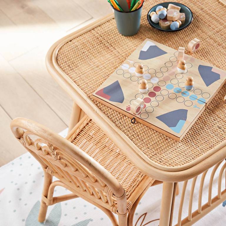Chambre d'enfants : un joli coin bureau // Hellø Blogzine blog deco & lifestyle www.hello-hello.fr