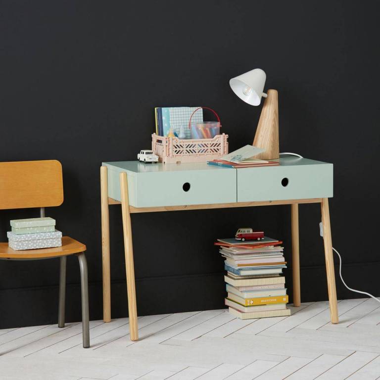 Chambre d'enfants : un joli coin bureau // Hellø Blogzine blog deco & lifestyle www.hello-hello.fr