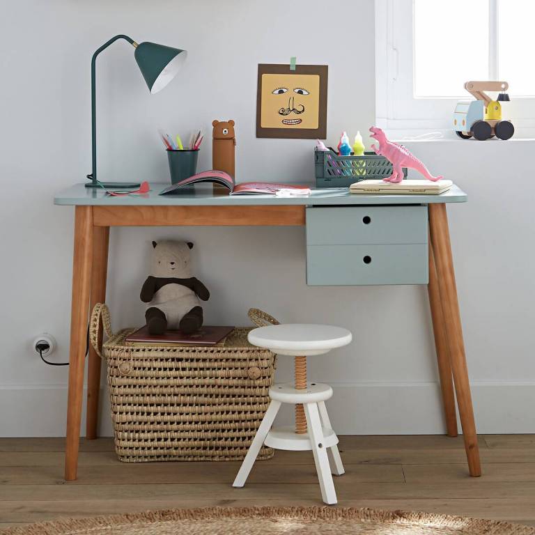 Chambre d'enfants : un joli coin bureau // Hellø Blogzine blog deco & lifestyle www.hello-hello.fr