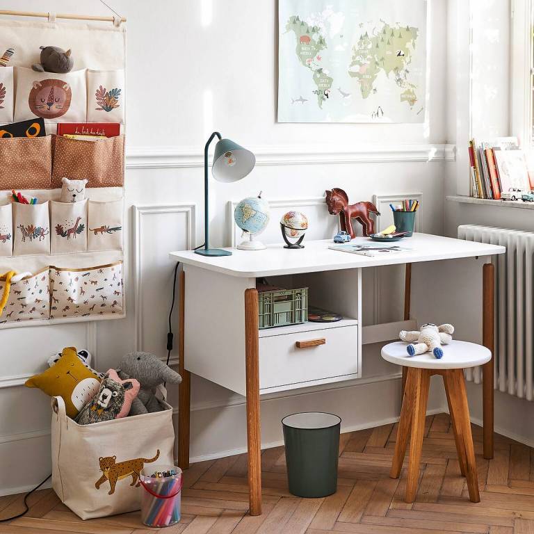 Chambre d'enfants : un joli coin bureau // Hellø Blogzine blog deco & lifestyle www.hello-hello.fr