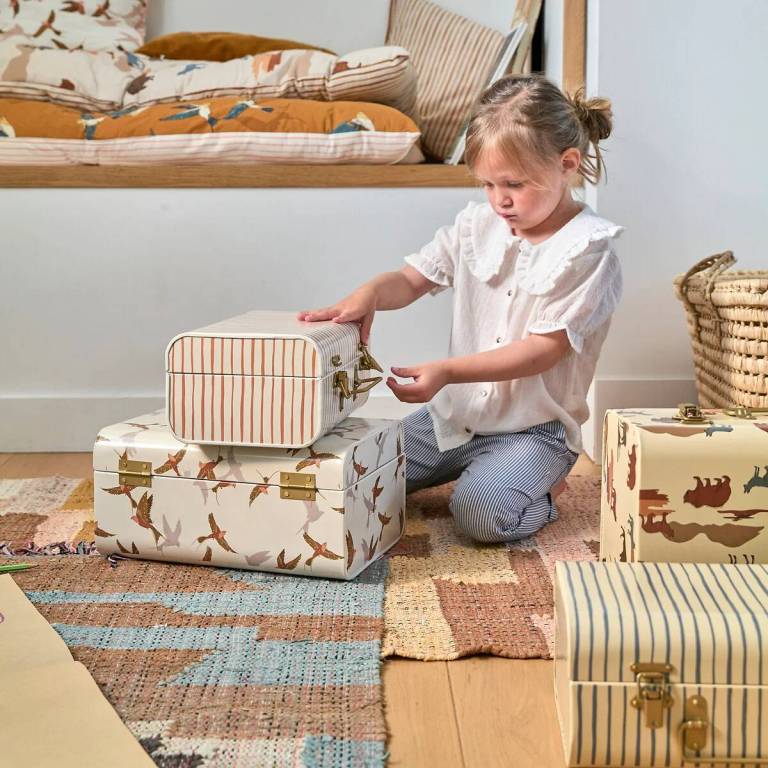 Chambre d'enfants : un joli coin bureau // Hellø Blogzine blog deco & lifestyle www.hello-hello.fr