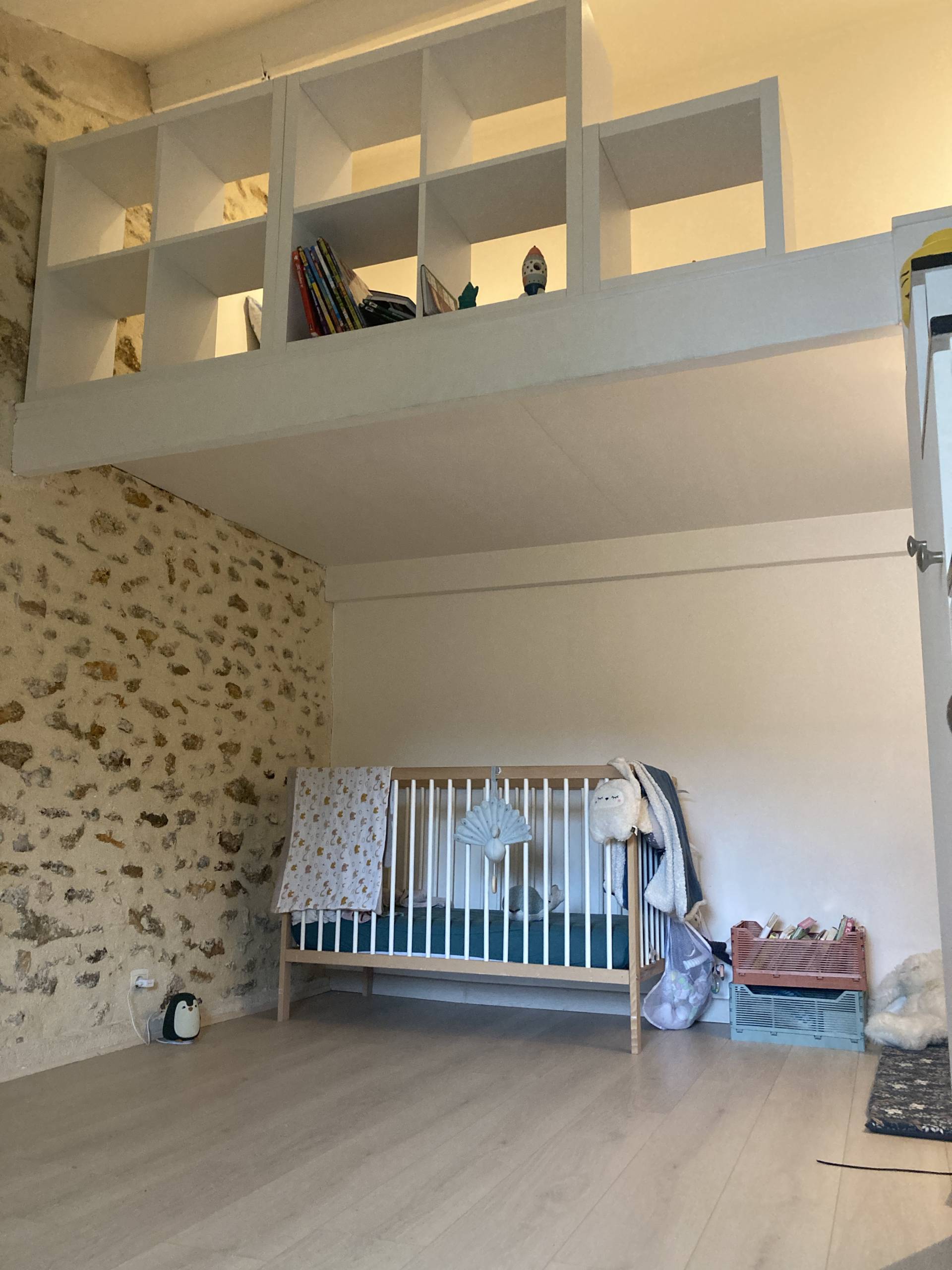 Avant Après : aménager une chambre d'enfant avec une mezzanine