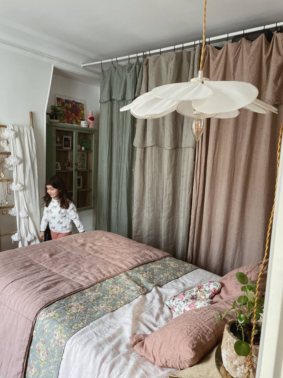 L'appartement bohème et romantique de la créatrice de bijoux Elise Tsikis