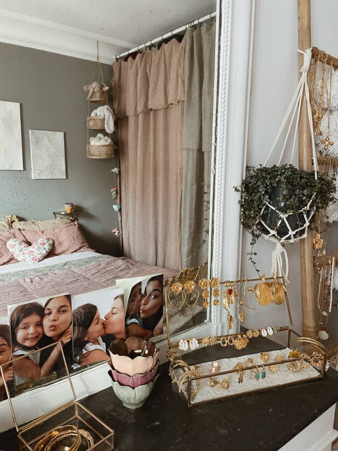 L'appartement bohème et romantique de la créatrice de bijoux Elise Tsikis