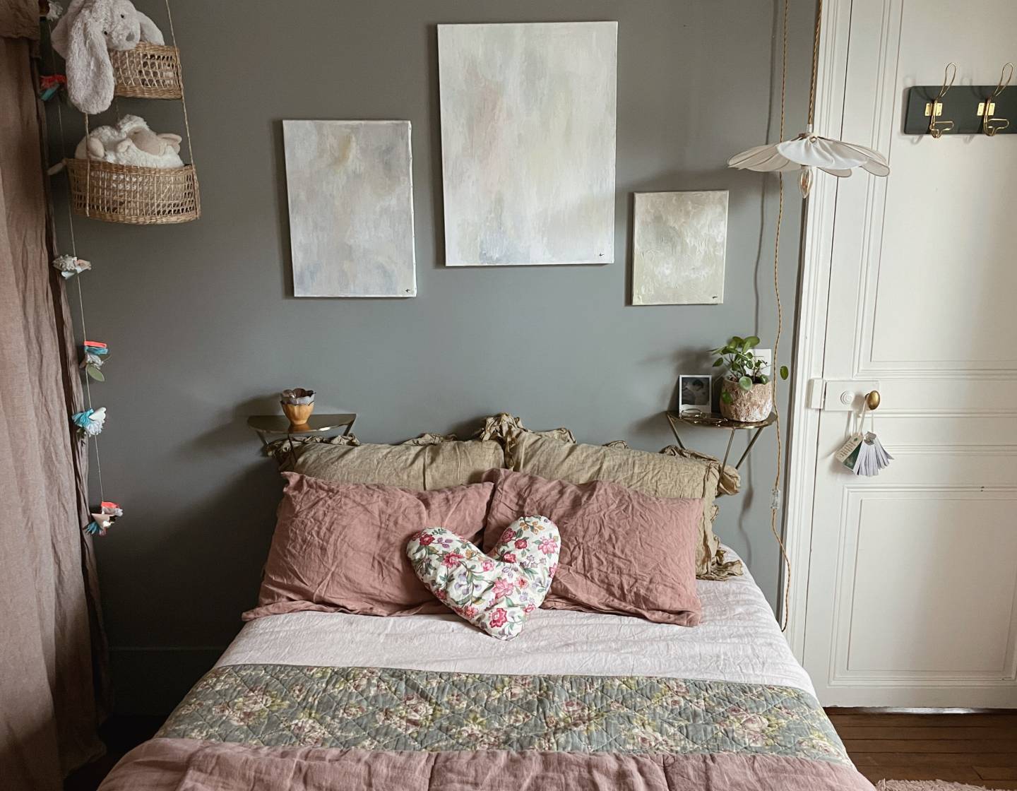 L'appartement bohème et romantique de la créatrice de bijoux Elise Tsikis