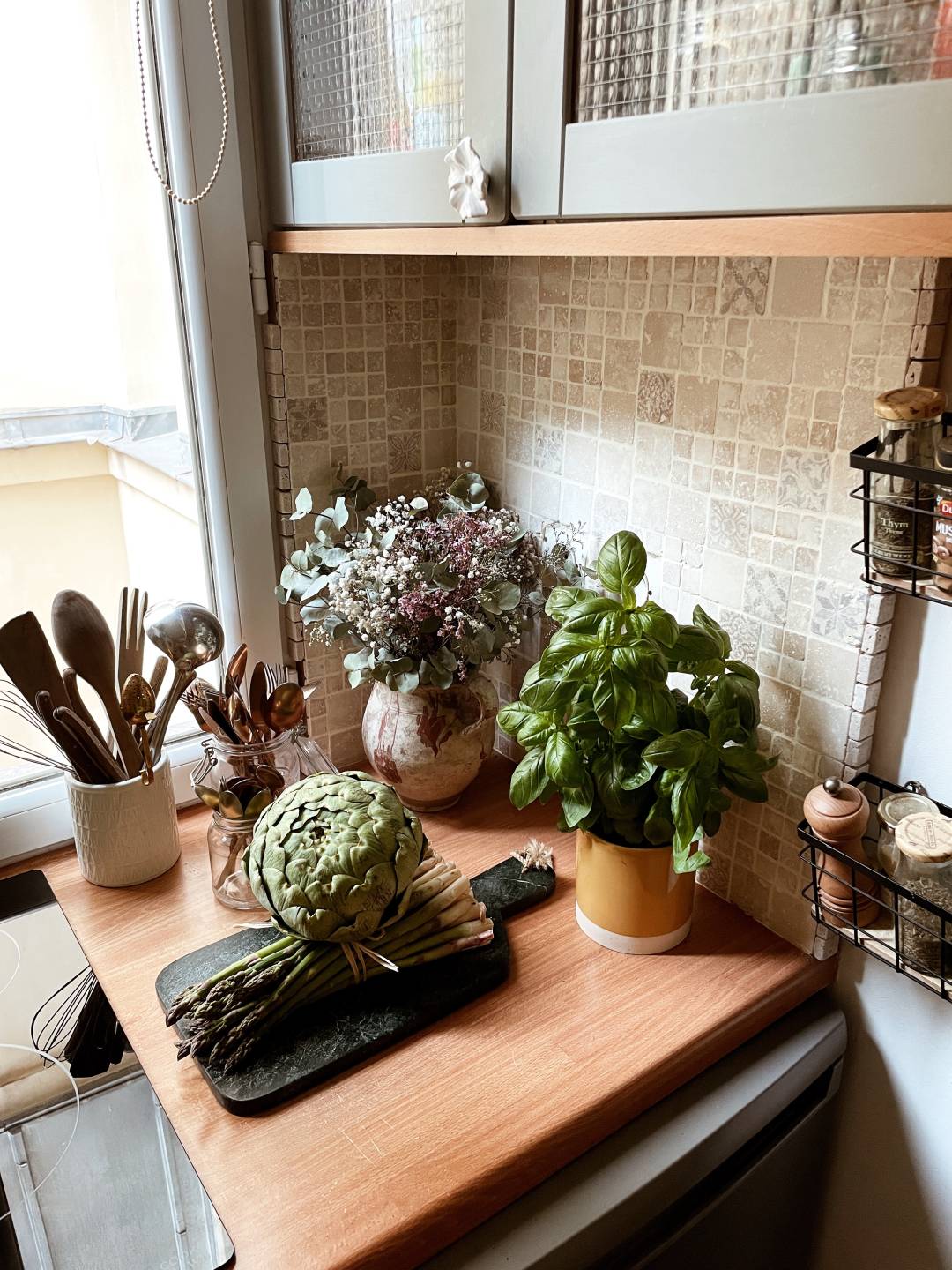 L'appartement bohème et romantique de la créatrice de bijoux Elise Tsikis