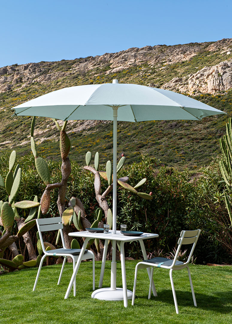 Où trouver un pied de parasol design ?