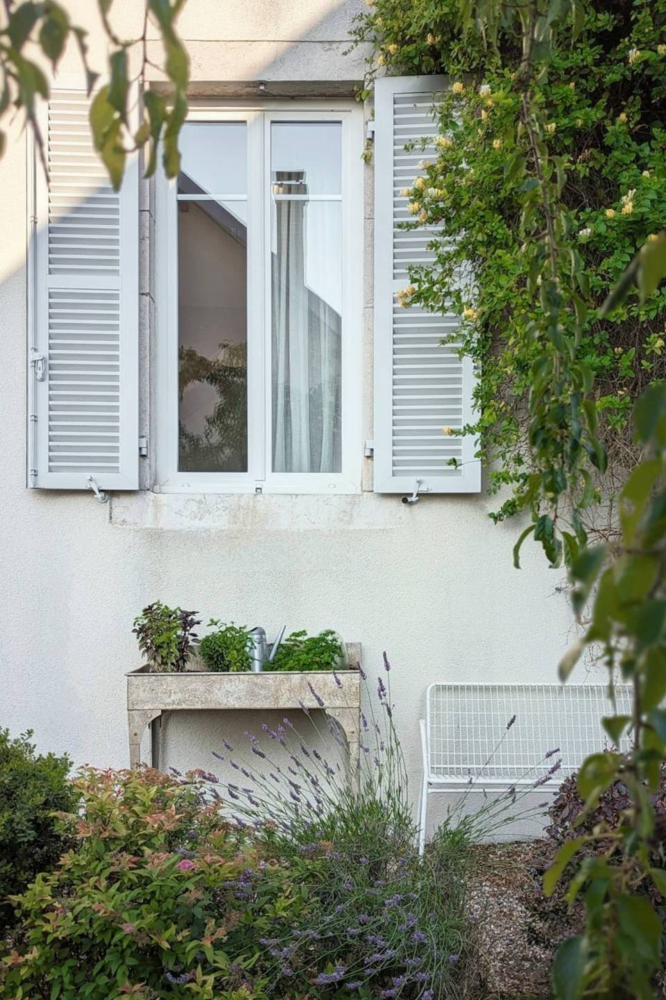 Une maison à la déco chinée Campagne chic en Bourgogne
