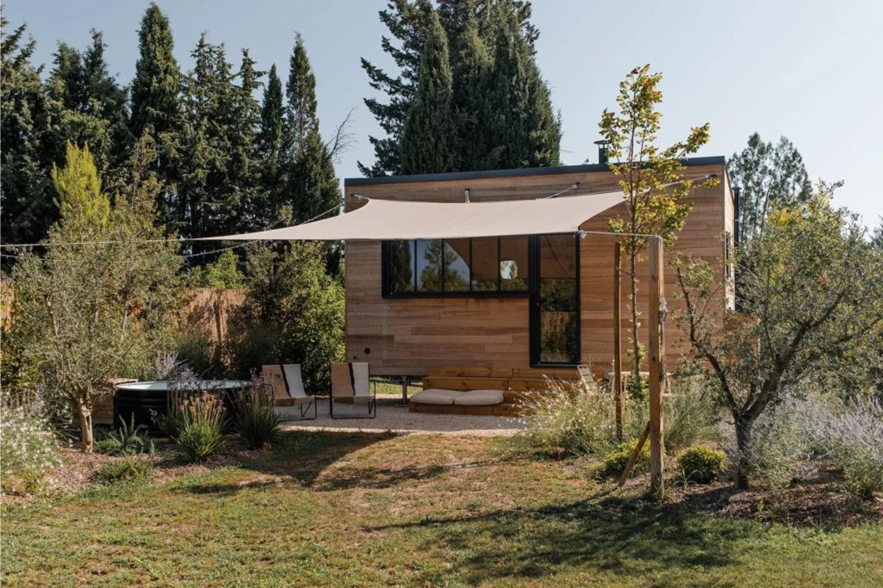 Une tiny house en Provence // Hellø Blogzine blog deco & lifestyle www.hello-hello.fr