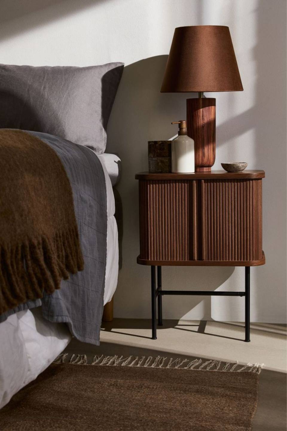Où trouver une jolie table de chevet pour la chambre ?