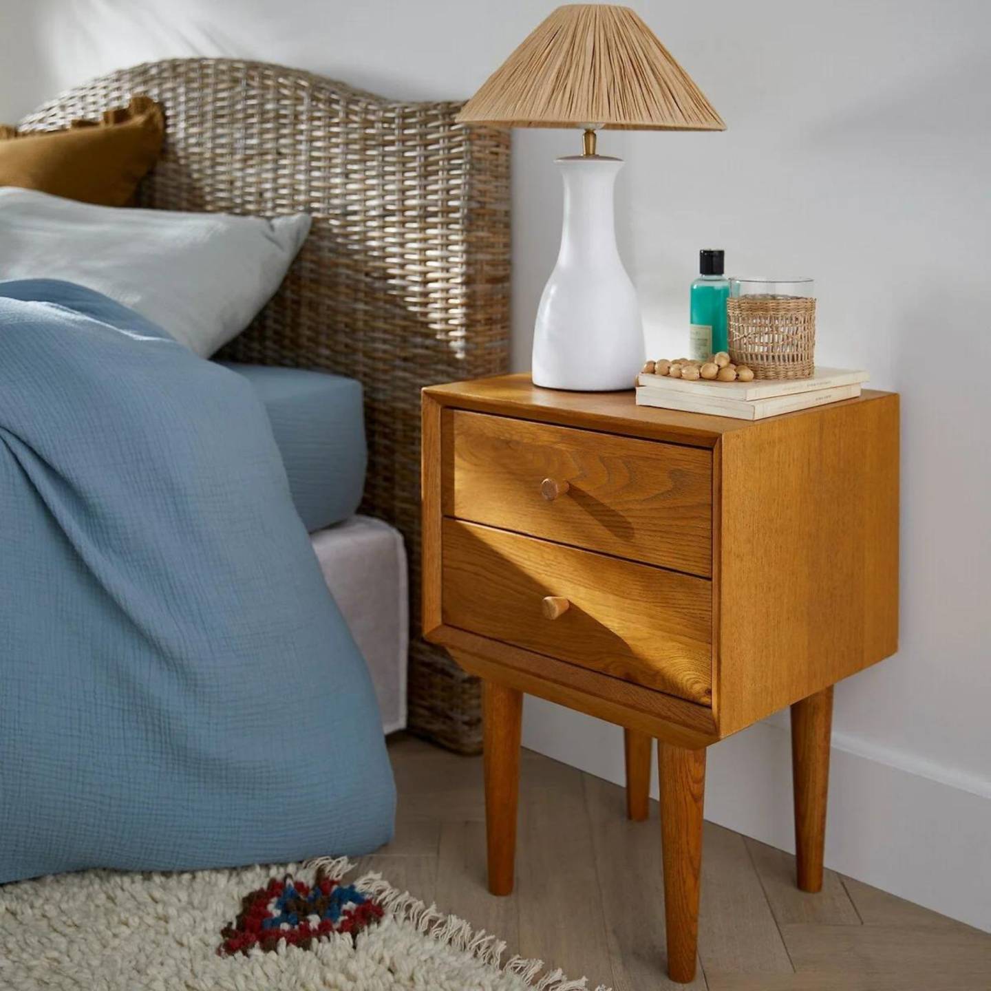 Où trouver une jolie table de chevet pour la chambre ?