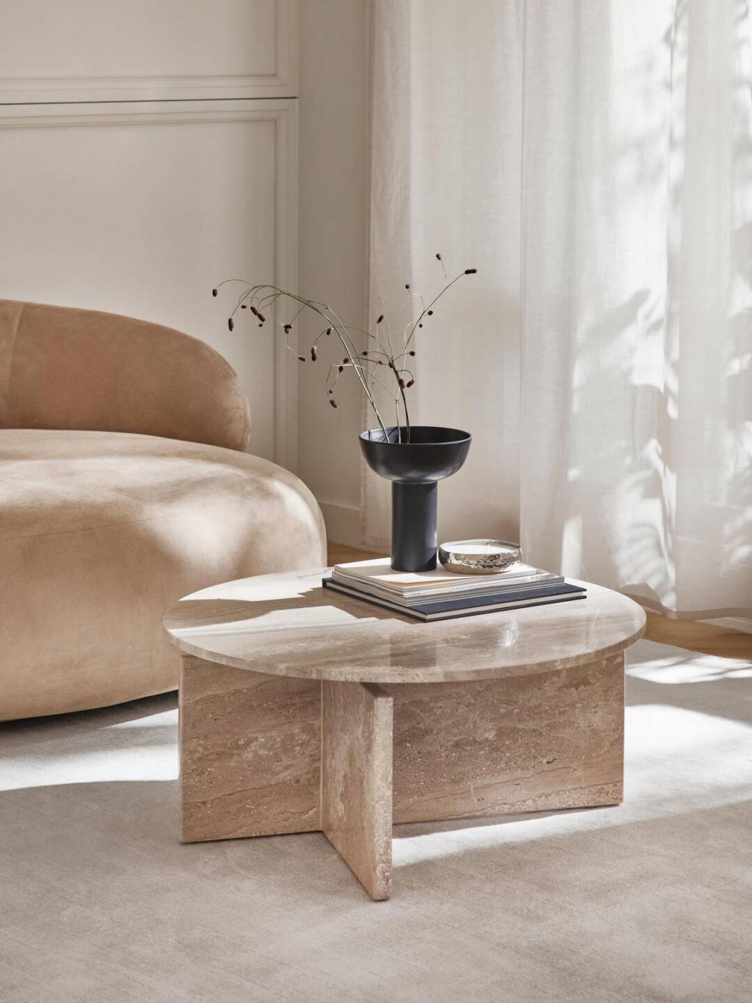 Table basse en travertin : 47 modèles design - Décoration salon // Hellø Blogzine blog deco & lifestyle www.hello-hello.fr
