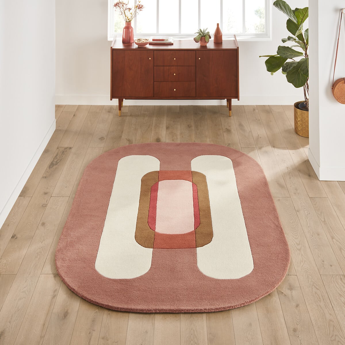 Un tapis original : 30 tapis graphiques à adopter - Tapis ovale // Hëllø Blogzine www.hello-hello.fr