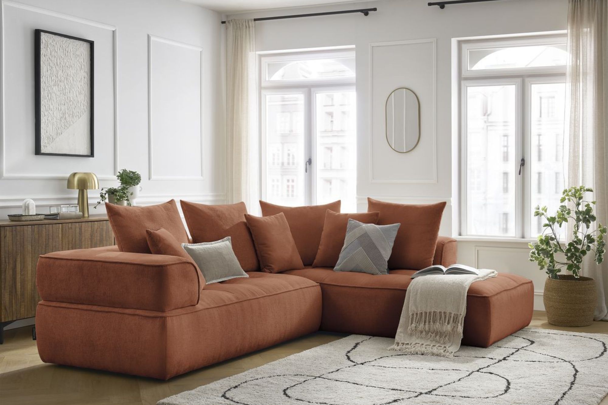 Canapé terracotta : 25 modèles pour réchauffer le salon // Hello Blogzine - Blog déco