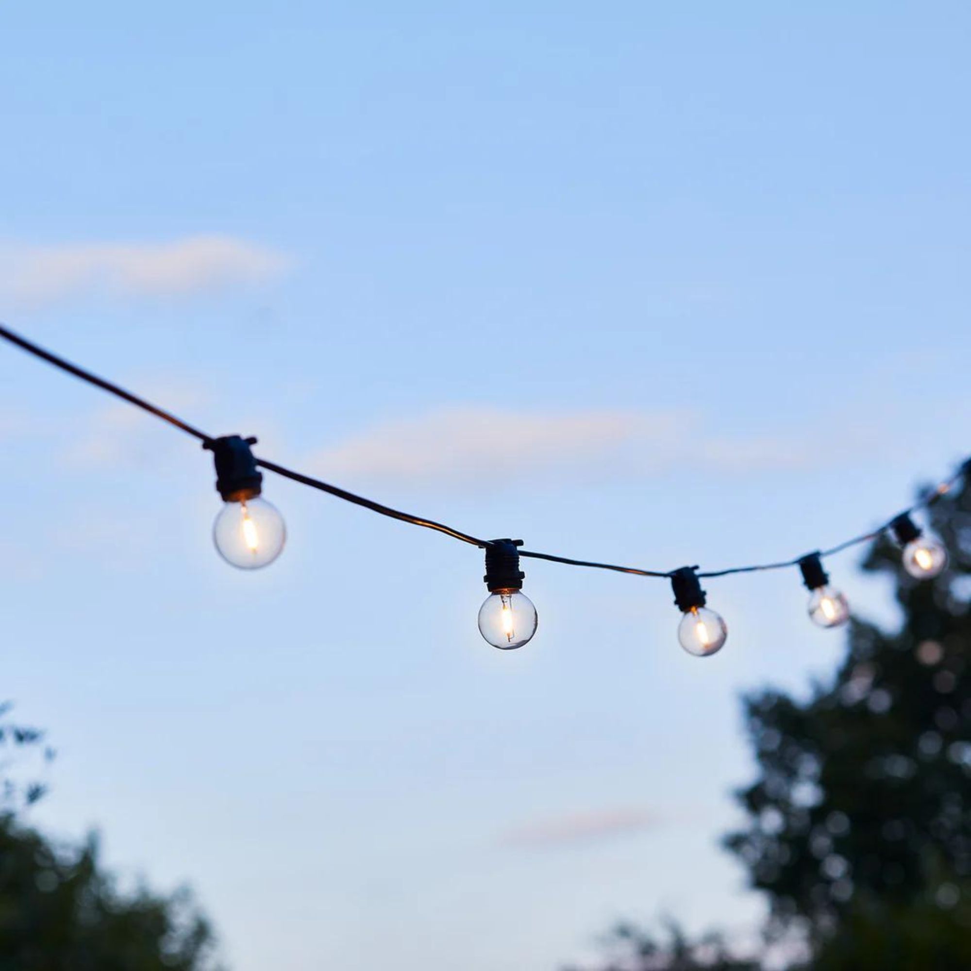 La guirlande lumineuse : un appel aux soirées d'été // Hello Blogzine - Blog déco