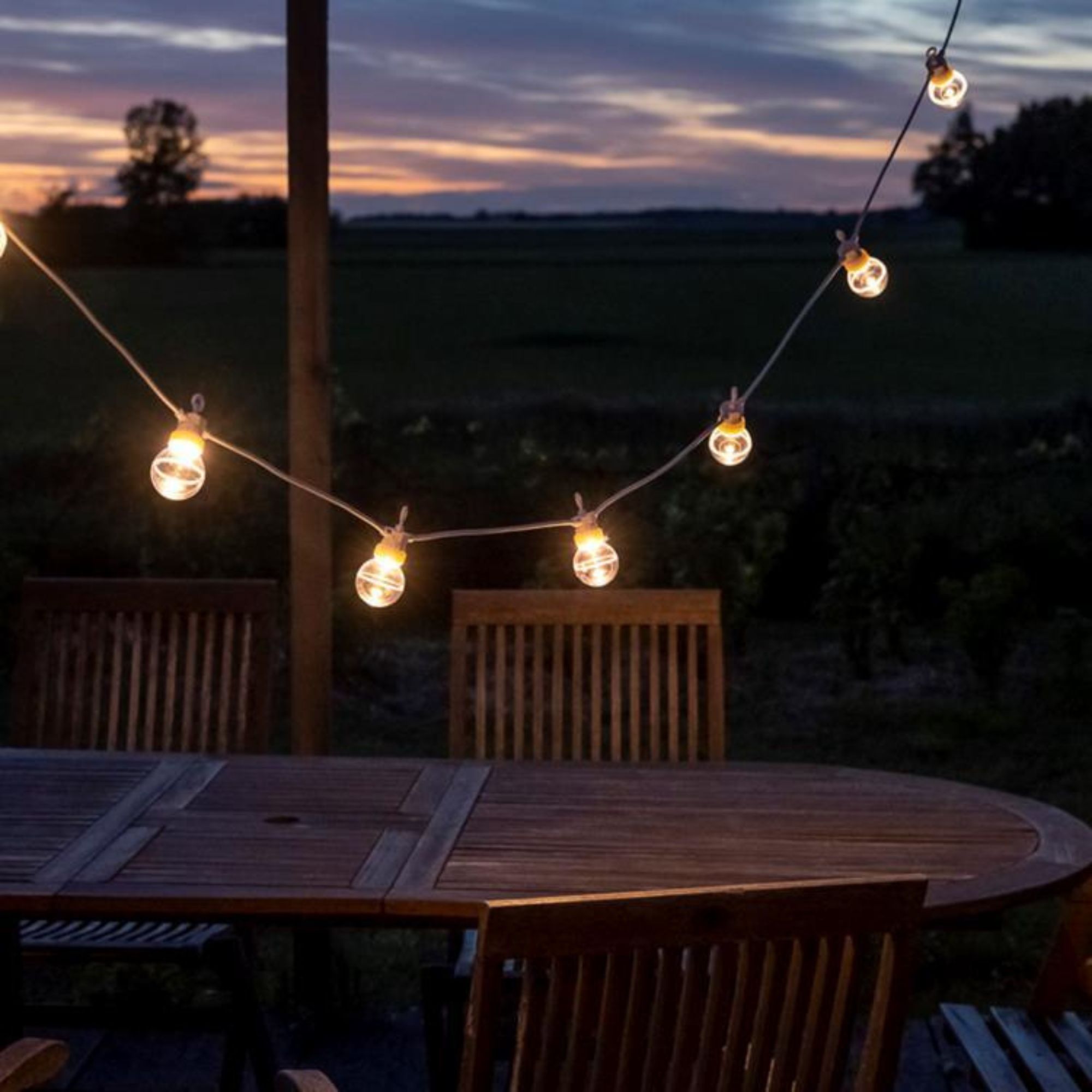 La guirlande lumineuse : un appel aux soirées d'été // Hello Blogzine - Blog déco