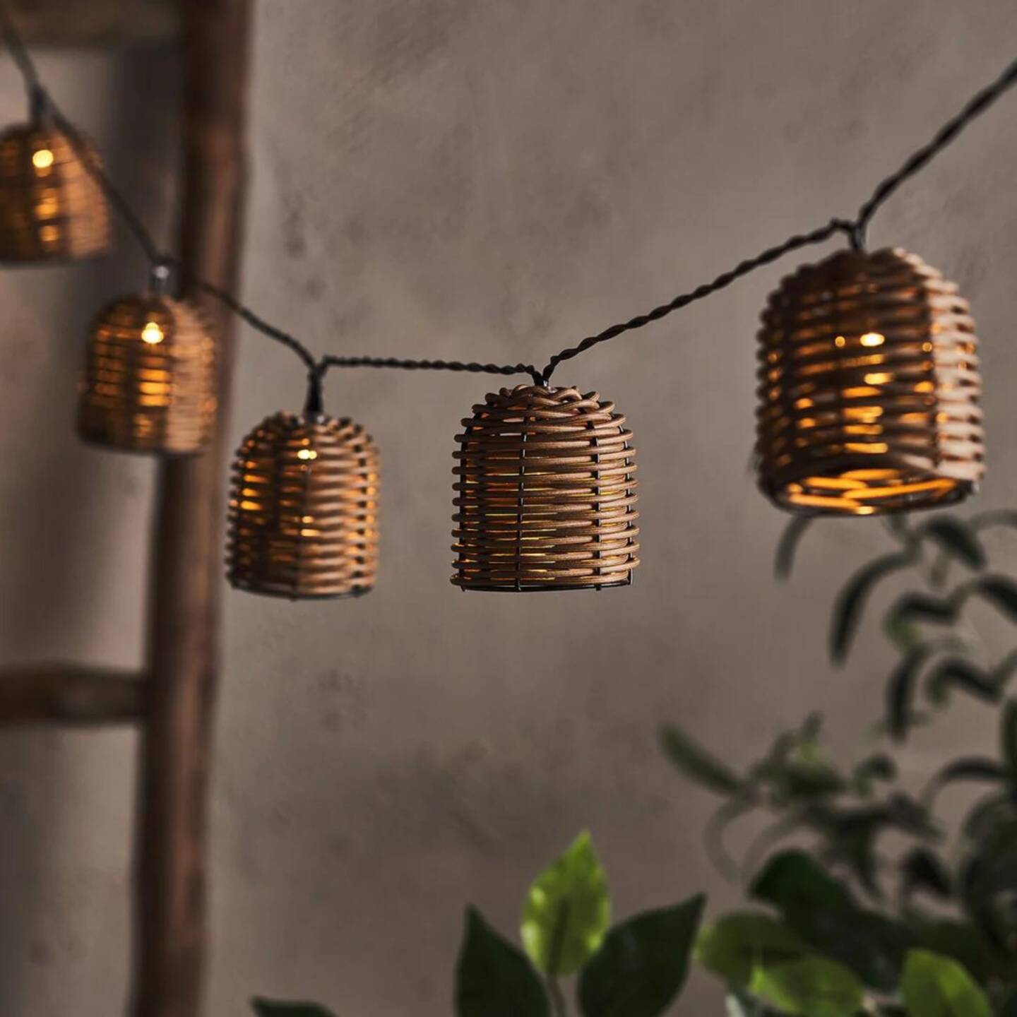 La guirlande lumineuse : un appel aux soirées d'été // Hello Blogzine - Blog déco