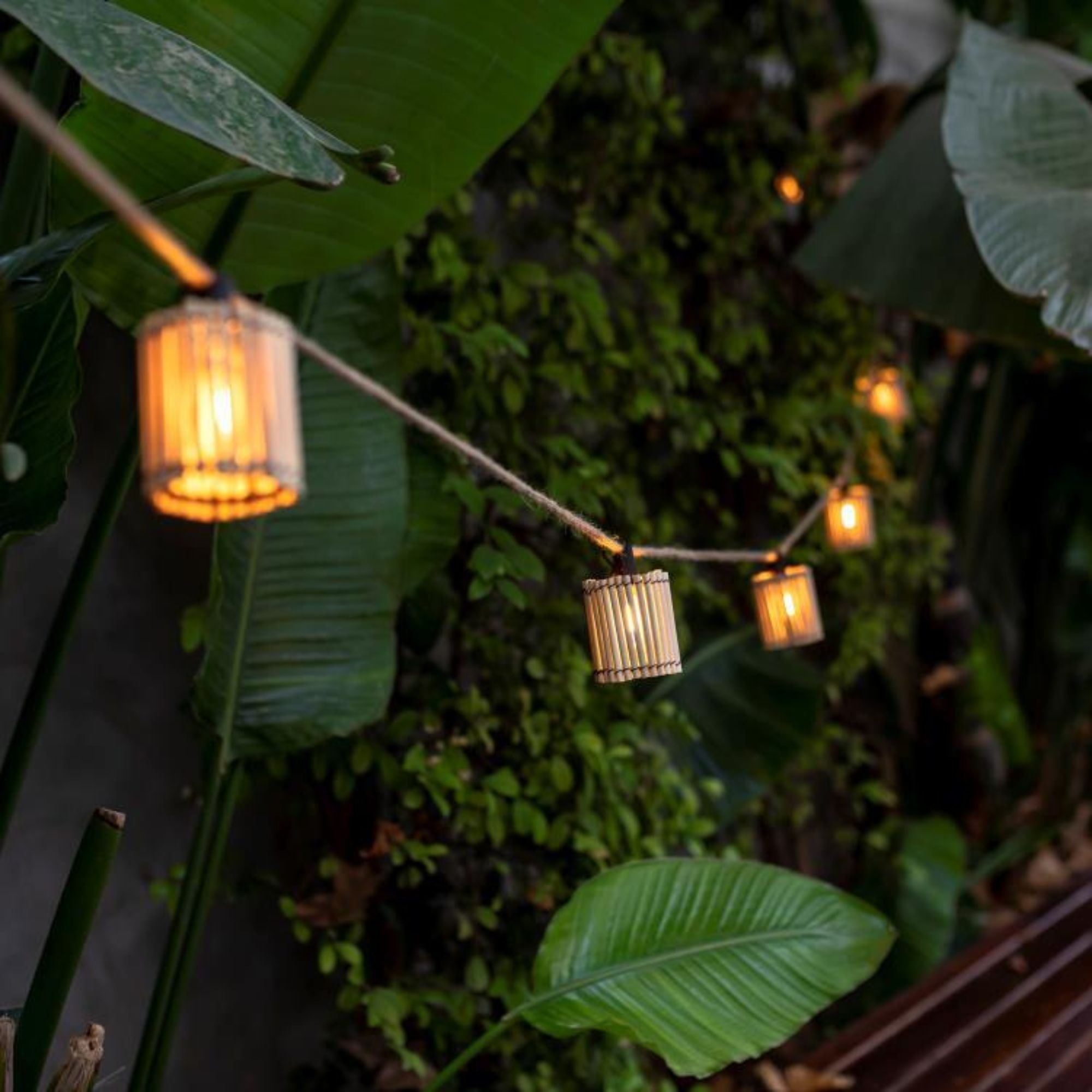 La guirlande lumineuse : un appel aux soirées d'été // Hello Blogzine - Blog déco