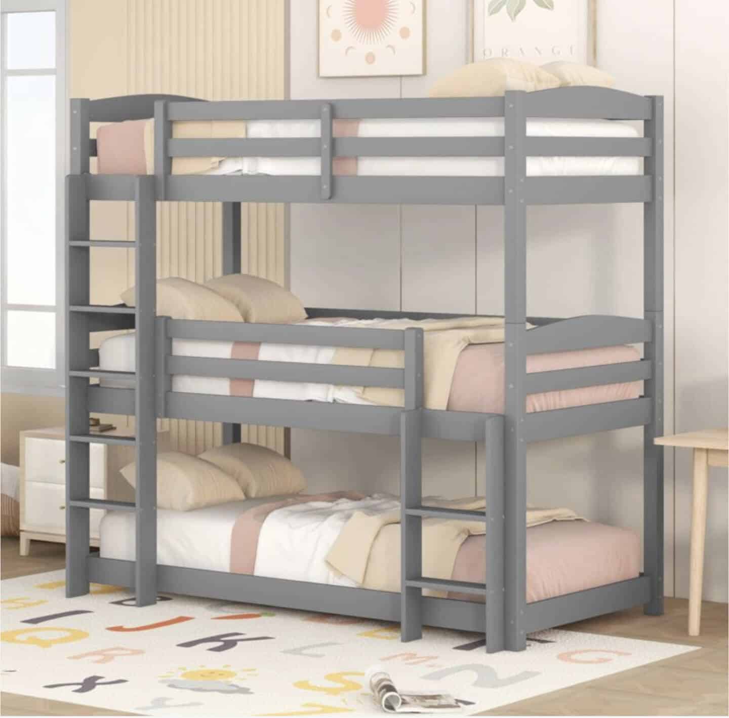 Lit superposé 3 places pour gagner de la place dans une chambre d'enfant // Hellø Blogzine - Blog déco Lifestyle -www.hello-hello.fr