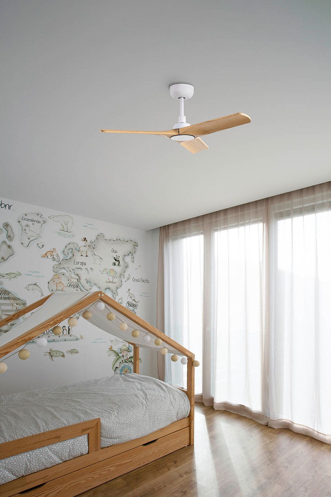 Plafonnier ventilateur : 12 modèles pour rafraichir son intérieur // Hello Blogzine - blog déco