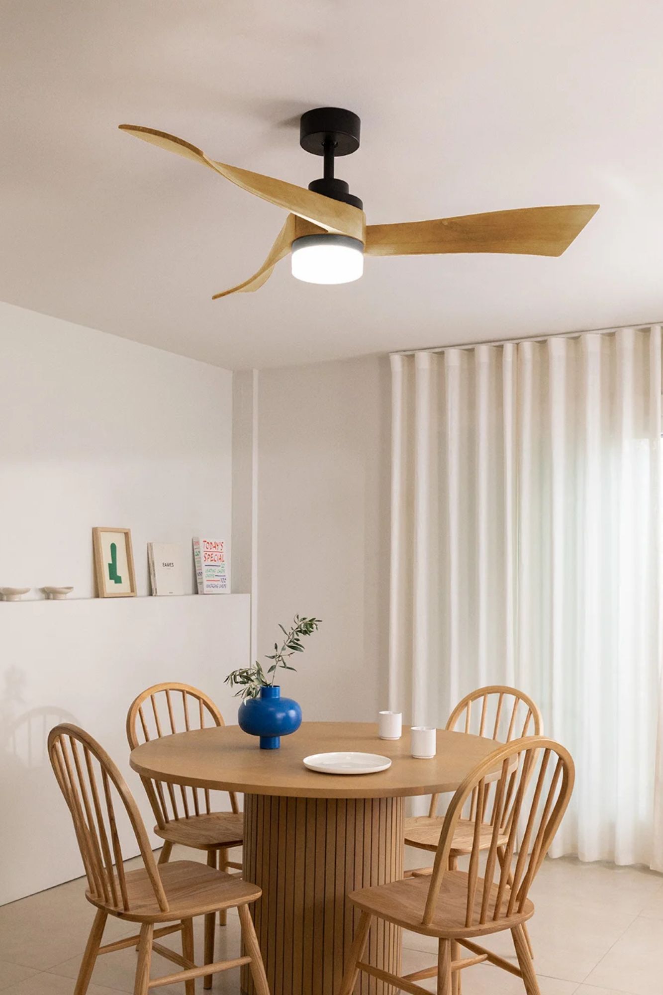 Plafonnier ventilateur : 12 modèles pour rafraichir son intérieur // Hello Blogzine - blog déco