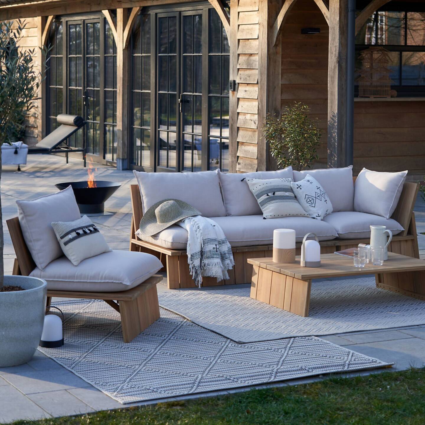 Salon de jardin en bois : conseils et coups de coeur // Hello Blogzine - blog déco