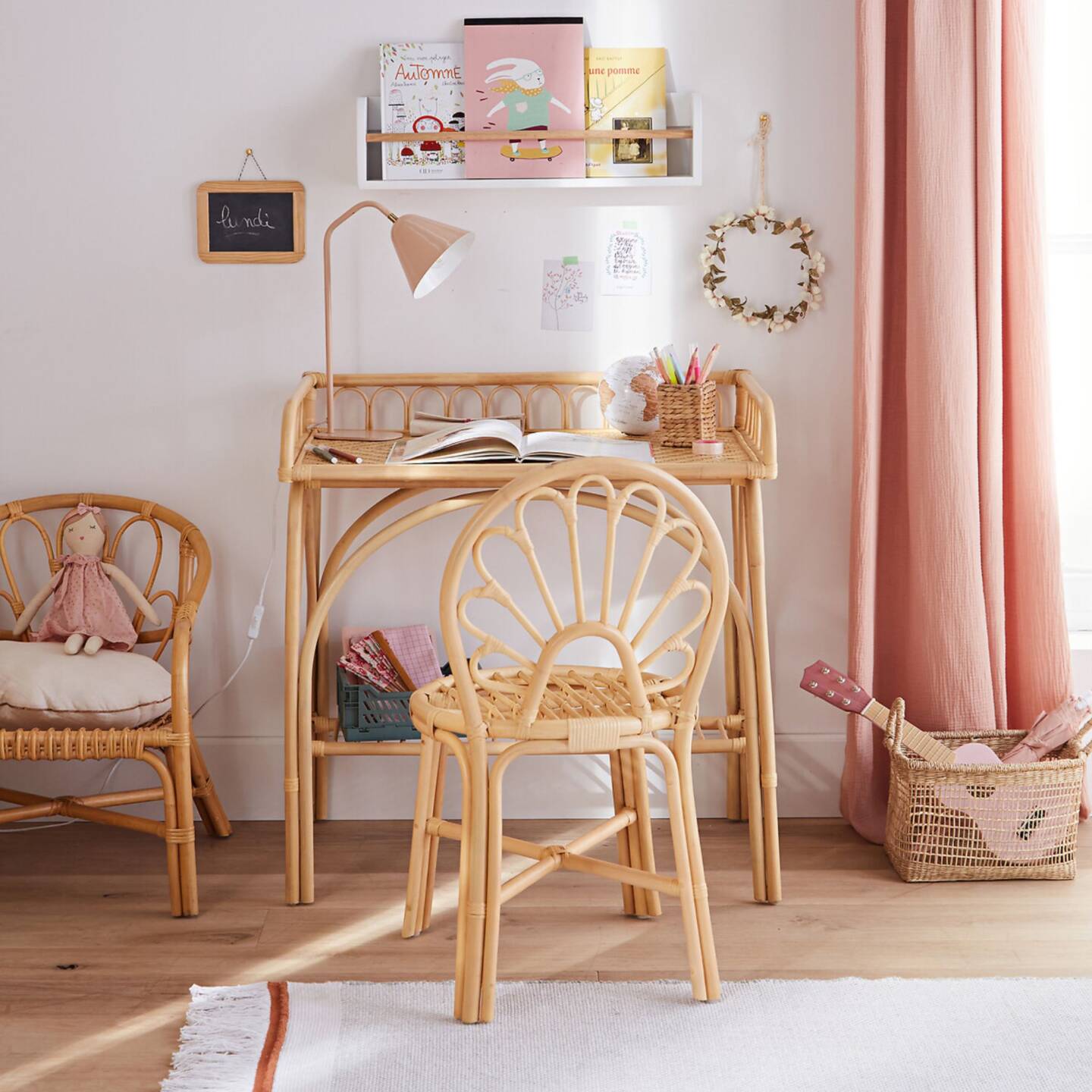Bureau pour enfant : 17 modèles pour les tout petits // Hello Blogzine - Blog déco