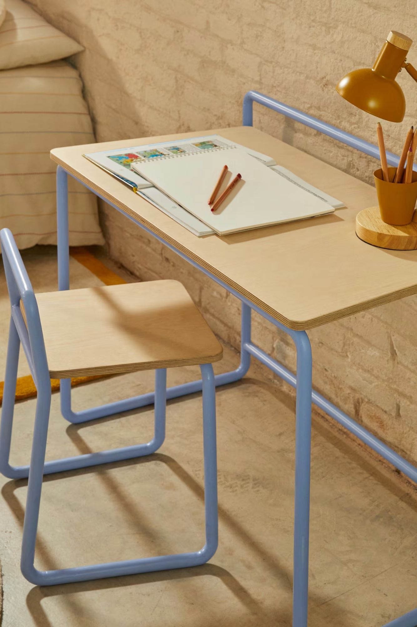 Bureau pour enfant : 17 modèles pour les tout petits // Hello Blogzine - Blog déco