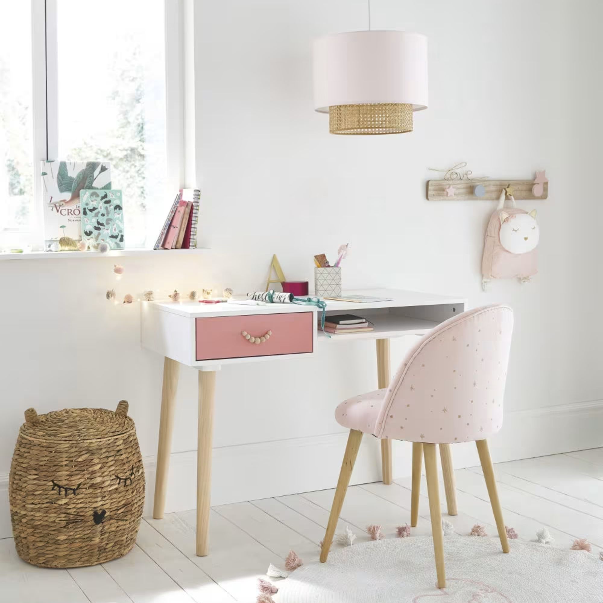 Bureau pour enfant : 17 modèles pour les tout petits // Hello Blogzine - Blog déco