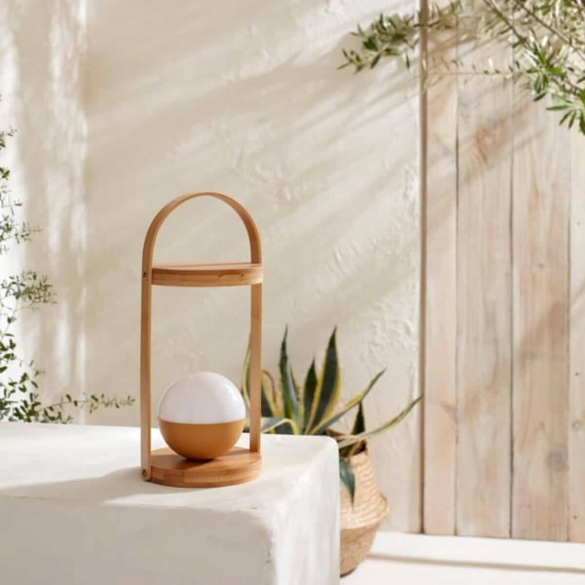 Lampes nomades extérieures : notre sélection canon pour illuminer jardin, terrasse ou balcon // Hellø Blogzine blog deco & lifestyle www.hello-hello.fr