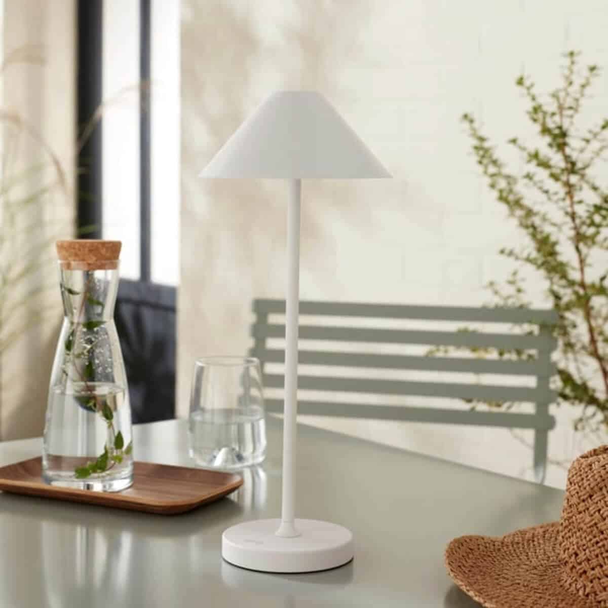 Lampes nomades extérieures : notre sélection canon pour illuminer jardin, terrasse ou balcon // Hellø Blogzine blog deco & lifestyle www.hello-hello.fr