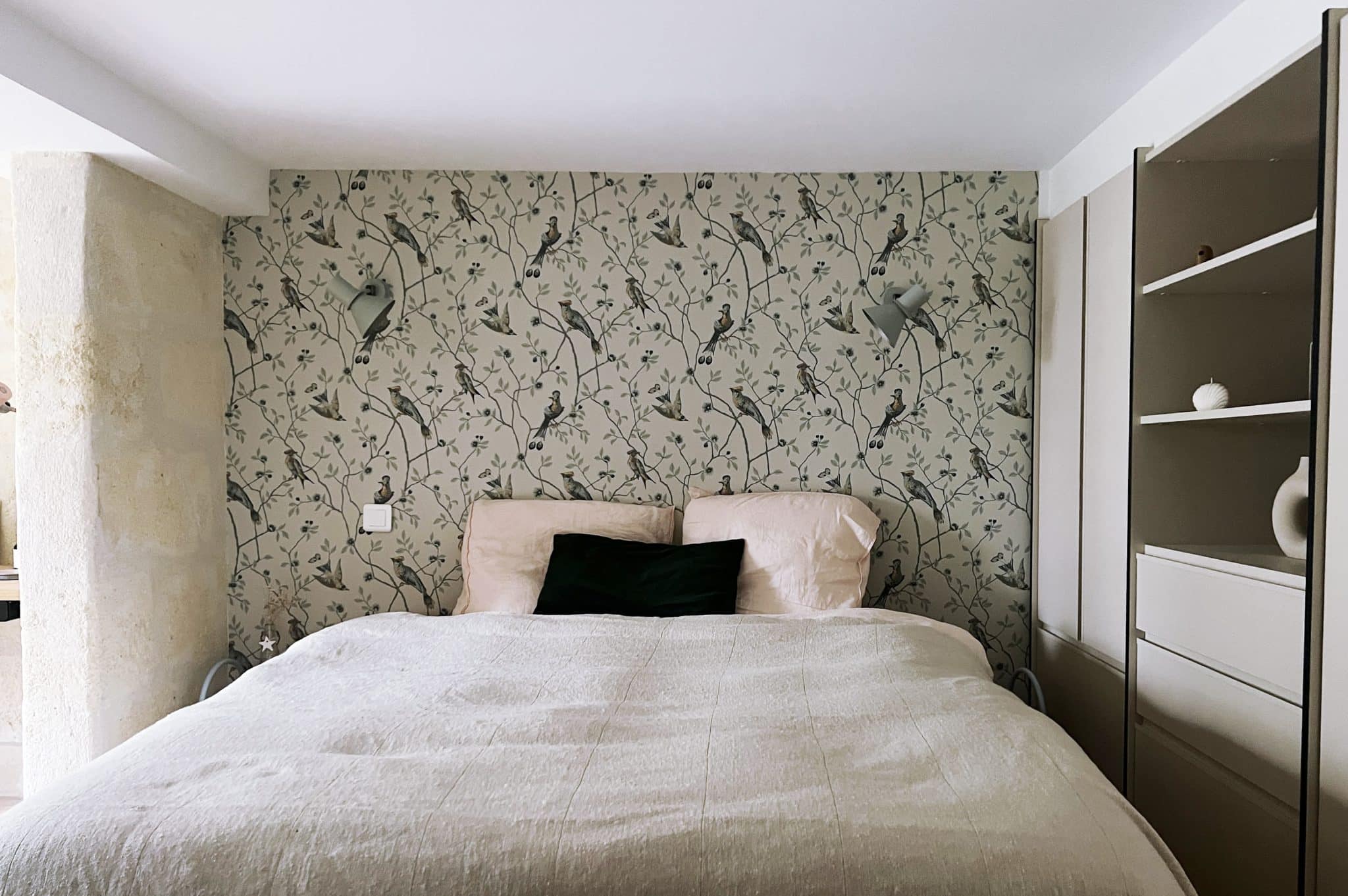 Avant-après - Un atelier transformé en chambre sur jardin // Hello Blogzine - Blog déco lifestyle - www.hello-hello.fr