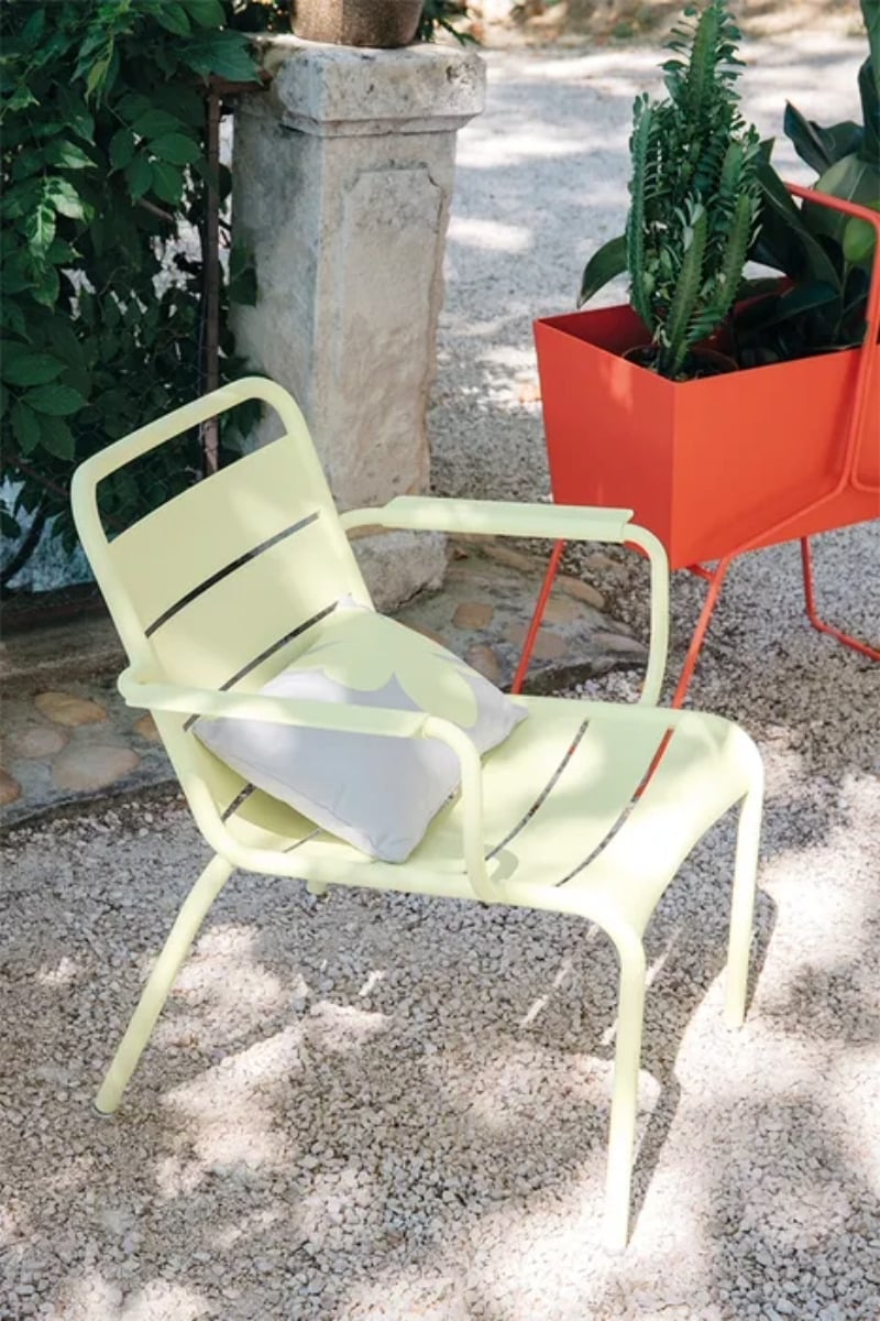 Fermob : la marque iconique de mobilier d'extérieur design et coloré // Hellø Blogzine blog deco & lifestyle www.hello-hello.fr