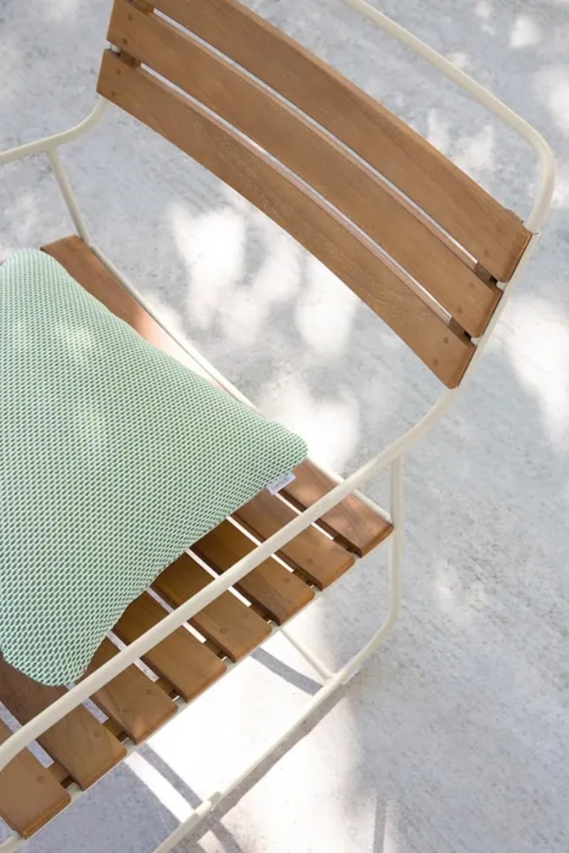 Fermob : la marque iconique de mobilier d'extérieur design et coloré // Hellø Blogzine blog deco & lifestyle www.hello-hello.fr