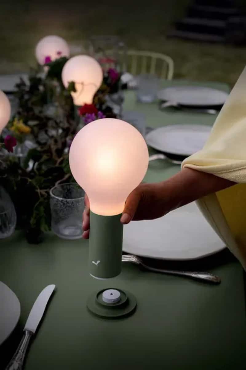 Fermob : la marque iconique de mobilier d'extérieur design et coloré // Hellø Blogzine blog deco & lifestyle www.hello-hello.fr