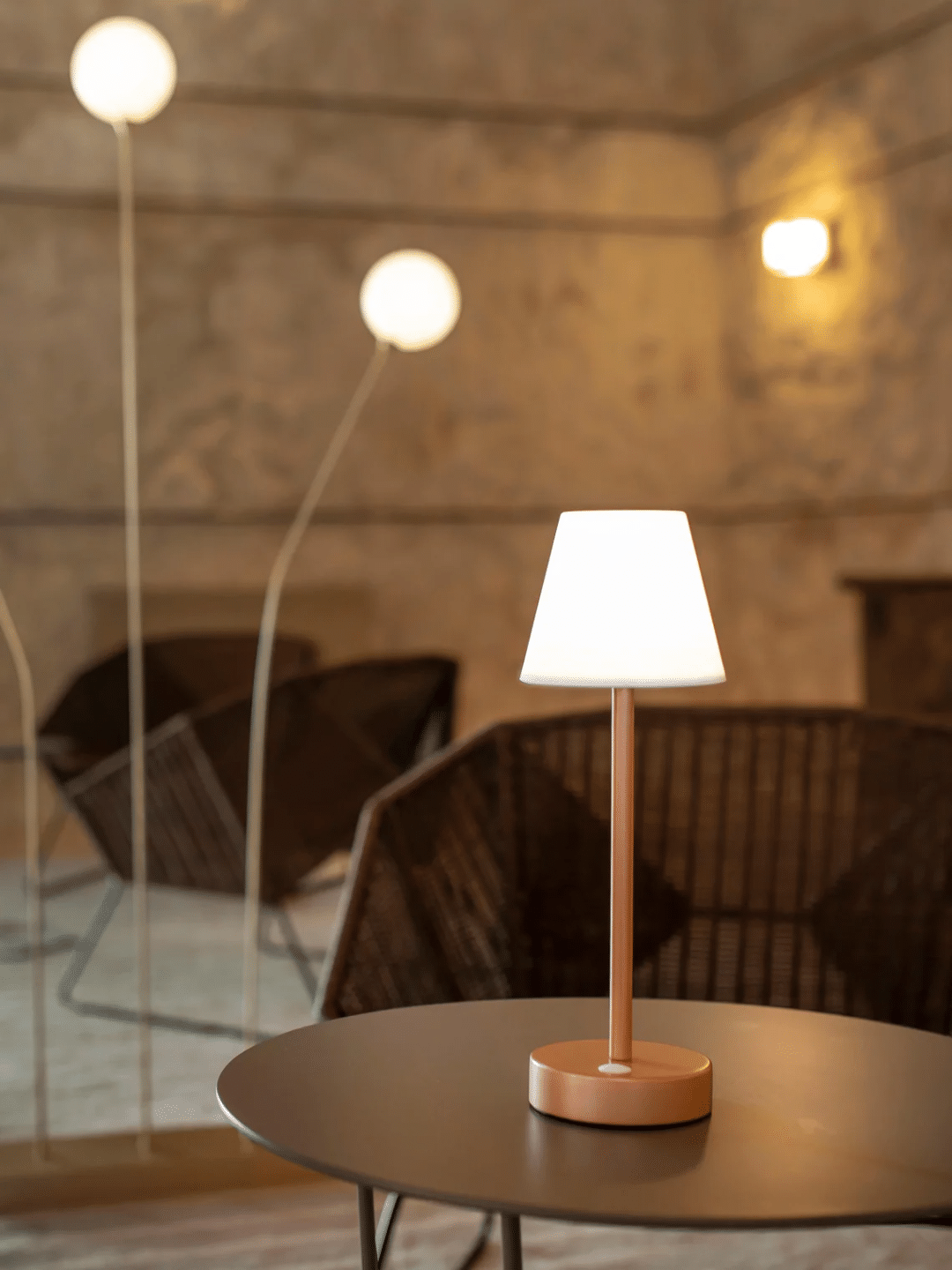 Lampes nomades extérieures : notre sélection canon pour illuminer jardin, terrasse ou balcon // Hellø Blogzine blog deco & lifestyle www.hello-hello.fr