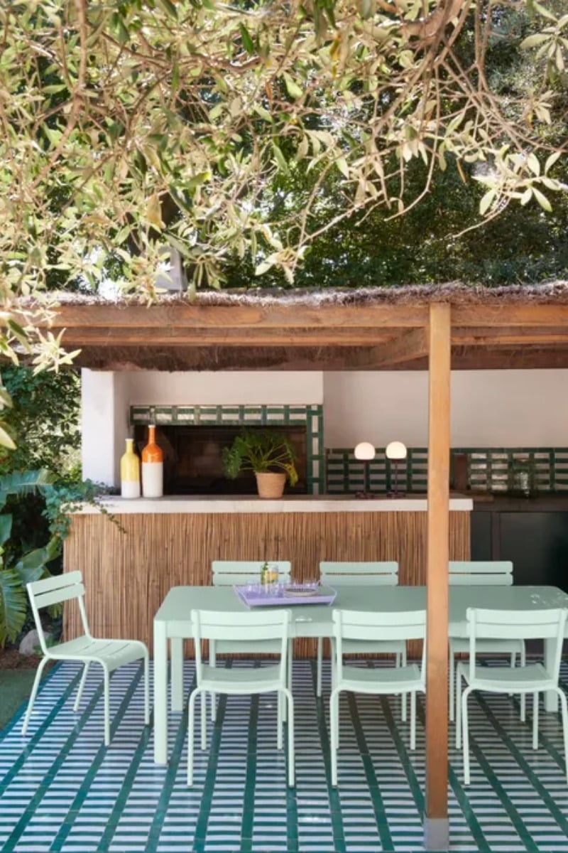 Fermob : la marque iconique de mobilier d'extérieur design et coloré // Hellø Blogzine blog deco & lifestyle www.hello-hello.fr