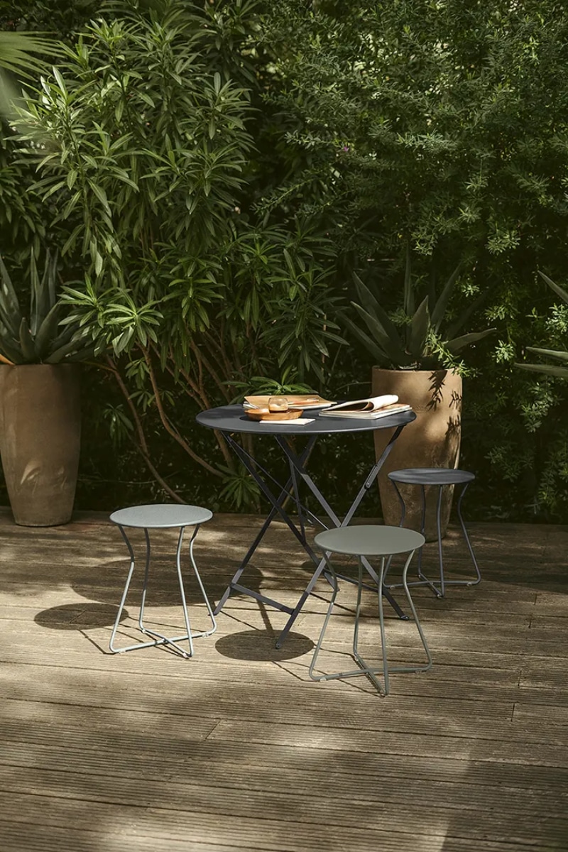 Fermob : la marque iconique de mobilier d'extérieur design et coloré // Hellø Blogzine blog deco & lifestyle www.hello-hello.fr