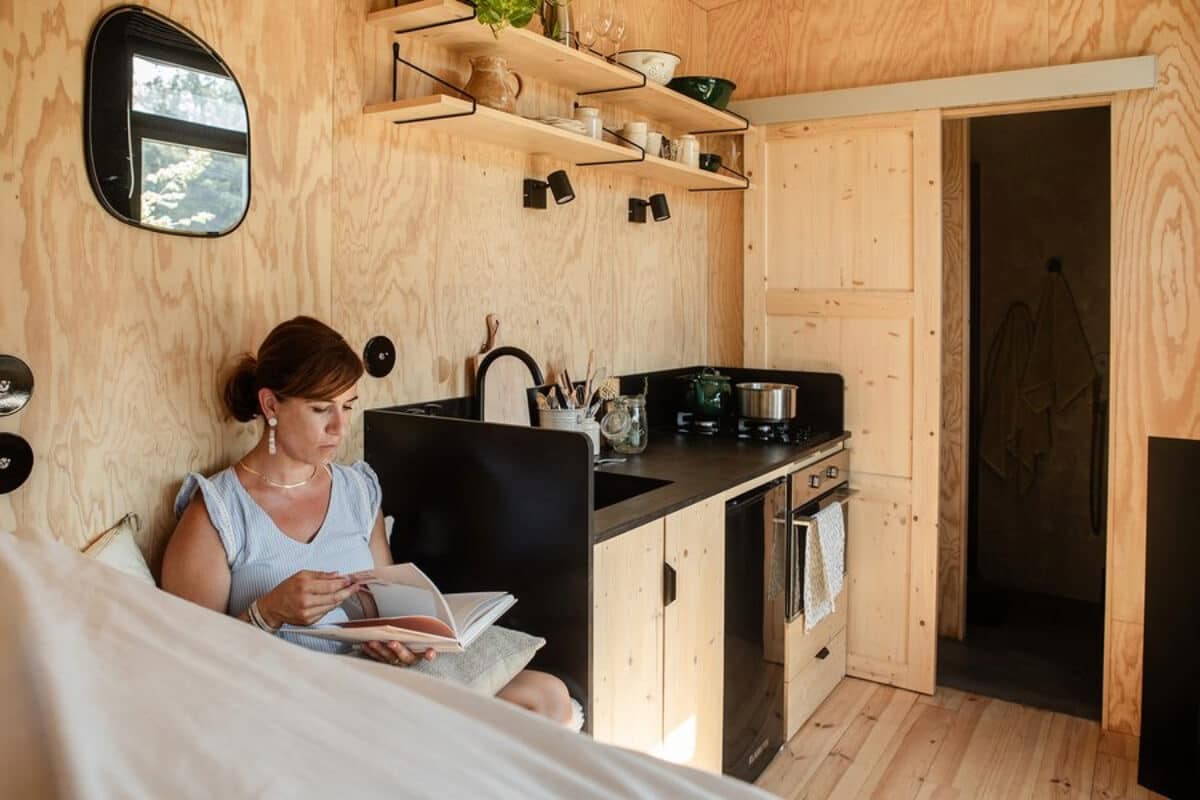 https://hello-hello.fr/wp-content/uploads/2025/05/tiny-house-provence-alpes-cote-dazur-3.jpg
