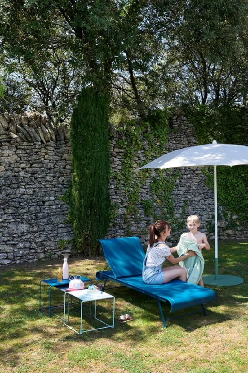 Fermob : la marque iconique de mobilier d'extérieur design et coloré // Hellø Blogzine blog deco & lifestyle www.hello-hello.fr