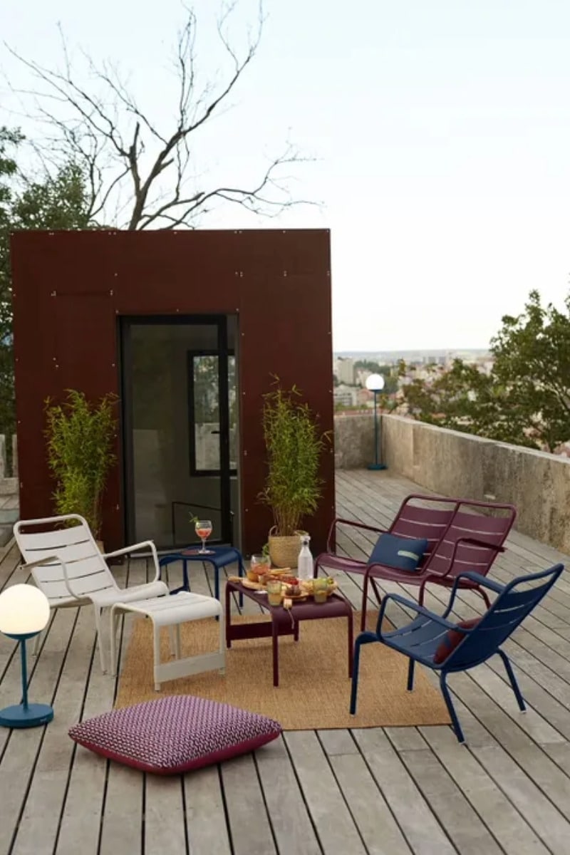 Fermob : la marque iconique de mobilier d'extérieur design et coloré // Hellø Blogzine blog deco & lifestyle www.hello-hello.fr