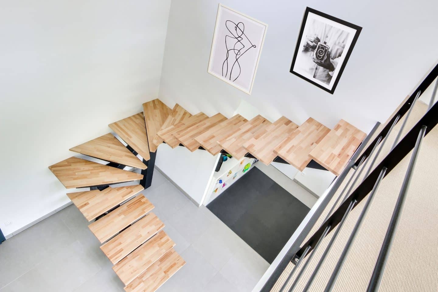 Menuiserie sur-mesure - Ilicut plan de travail, marches d'escalier, parement mural // Hëllø Blogzine www.hello-hello.fr