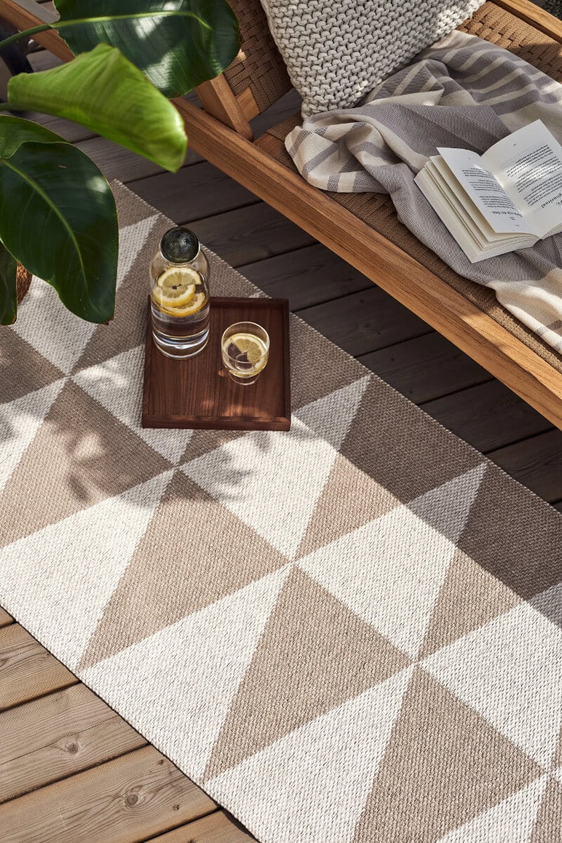 Notre sélection des plus beaux tapis d’extérieur pour sublimer terrasse et balcon // Hëllø Blogzine www.hello-hello.fr